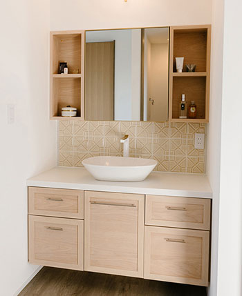 鏡のデザインでオシャレな洗面所空間に 造作鏡 鏡収納について