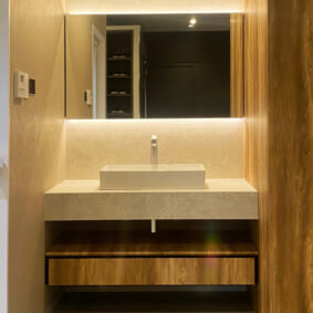 Powder Room Case 172